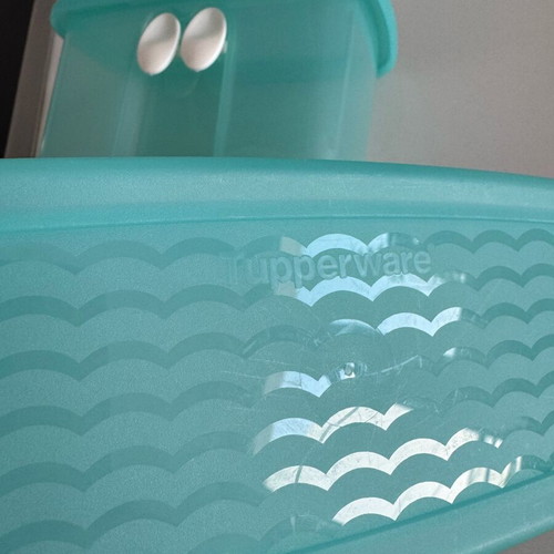Tupperware FridgeSmart 2 pieces like new with 1 gift