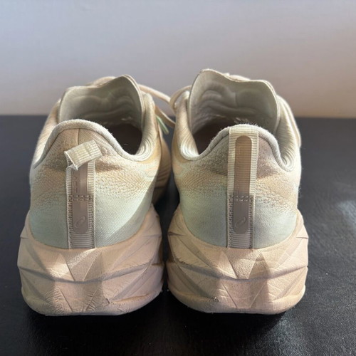 Asics Novablast F 131023 sport shoes like new size 39
