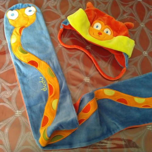 Dudu baby hat and scarf like new, blue yellow orange