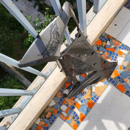 Innova injection plastic parts used, fairing and right legs with flash