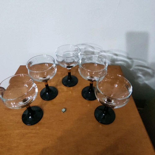 Wine and champagne glasses like new, set of 5 with black and gold