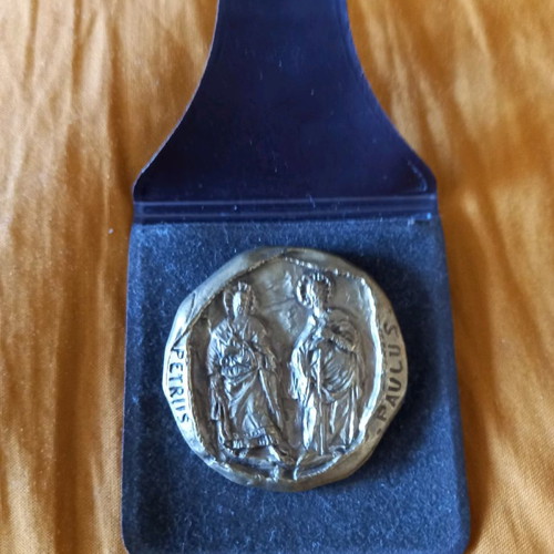 PRICE DROP: CARVED AMULET IN ITS VELVET CASE, COLLECTIBLE