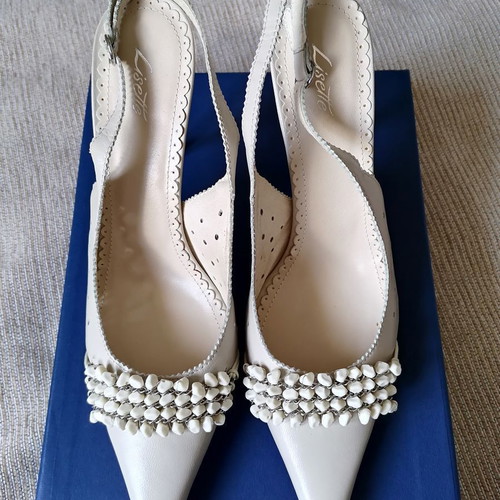Lisette leather pumps size 39, new, beige, 9 cm heel