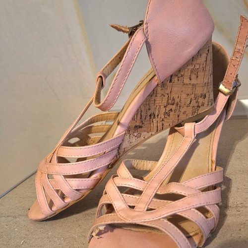 Famous dance shoes size 38 like new, beige