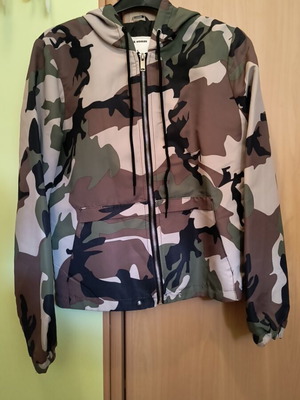 Pink Woman sports jacket like new, camouflage design, size S