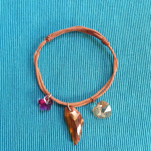 Adjustable bracelet used with brown and multicolor crystals