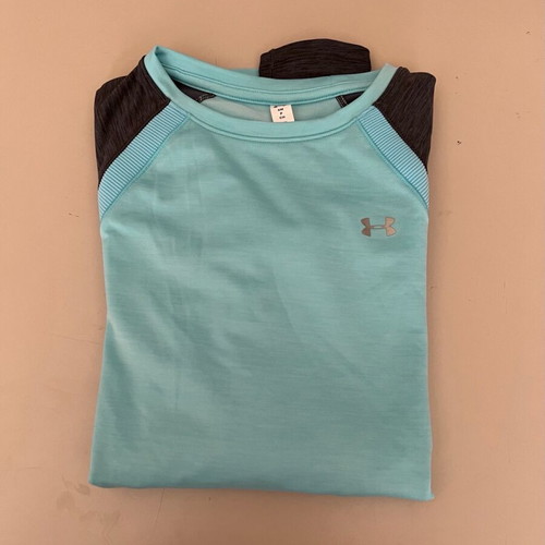 Under Armour women's sports set like new, size S/M