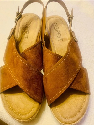 Esprit sandals size 41, camel leather