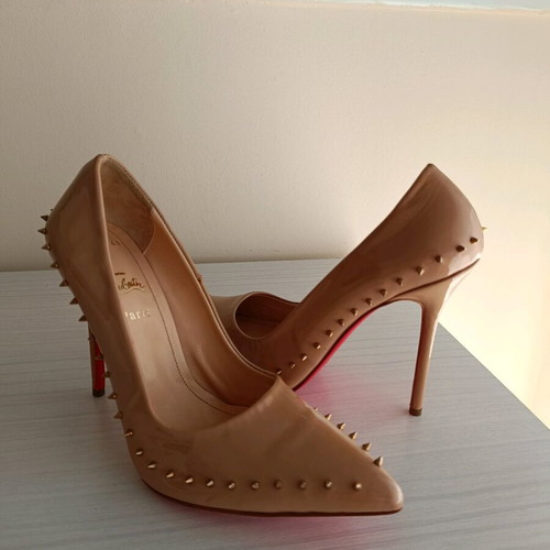 Louboutin pumps new, size 41, beige with studs