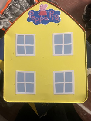 Peppa Pig metal house case with 16 figures used