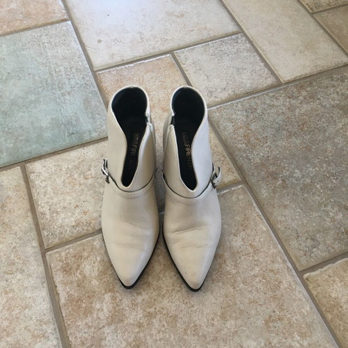 Mia Firenze white leather women's ankle boots used