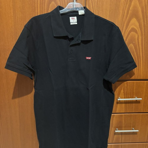 Levi's Polo T-shirt black, like new, size Medium