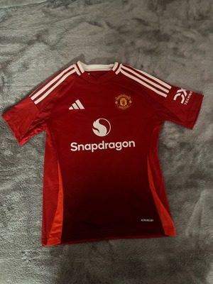 Ποδοσφαιρική μπλούζα Manchester United γνήσια, καινούργια, μέγεθος 11–12 ετών