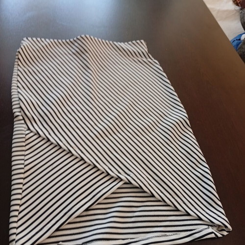 Striped elastic skirt Bershka like new, size Small, black and white