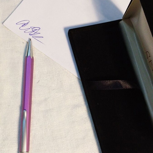 Vintage Status Pen with Case like new