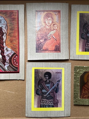 Religious images on cardboard like new, pack of 5
