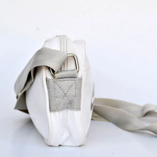 Nike white shoulder bag used, small size, sporty style