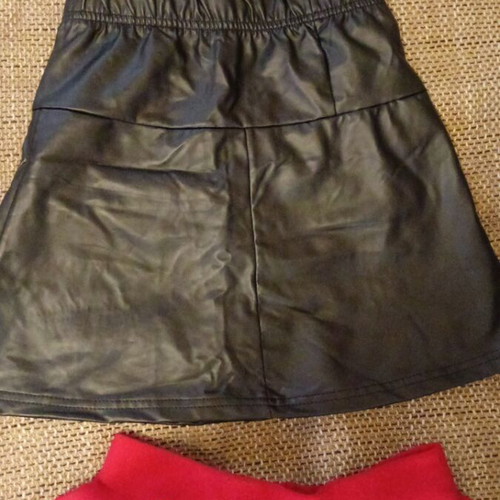 Girls' skirts like new, leather and red heart print, size 8 years