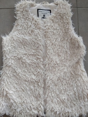 Fluffy vest white Terranova like new, XS size