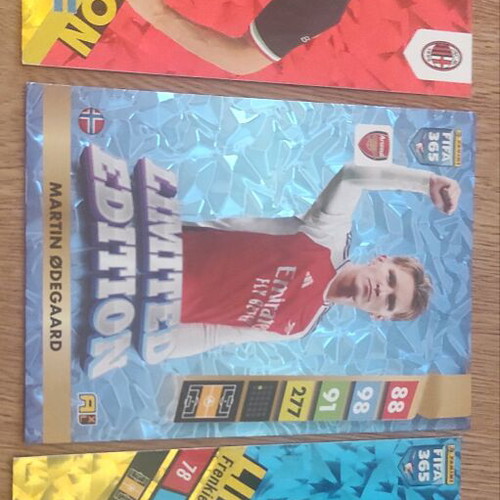 Football cards like new, pack of 3