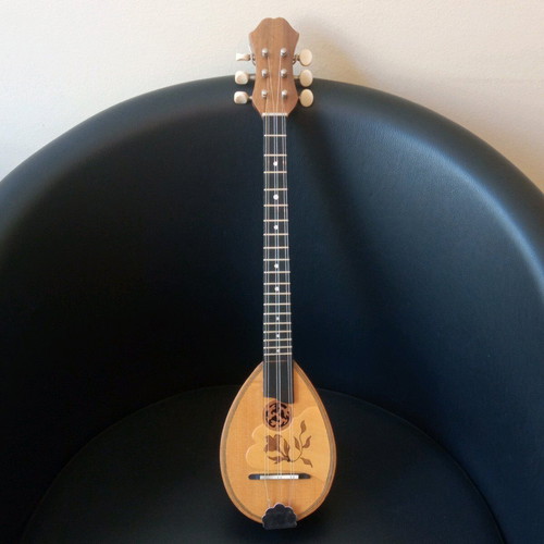 Handmade baglamas refurbished from Tsonidis luthier workshop