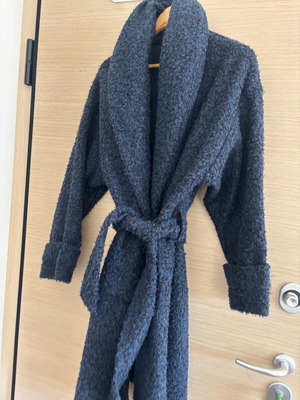 C Kontova coat with belt blue like new