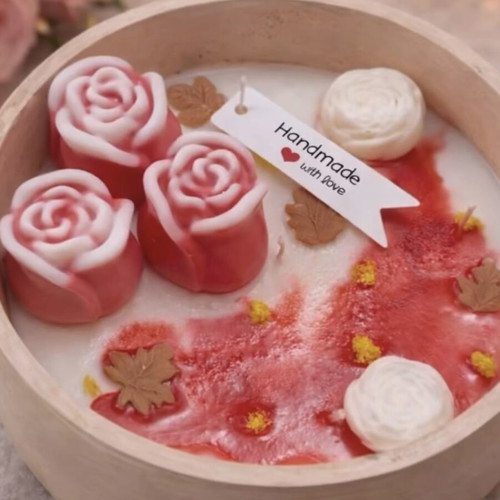 Handmade scented candle 300g on a plate