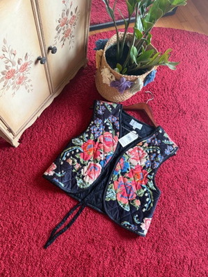 Floral quilted vest new, one size, multicolor