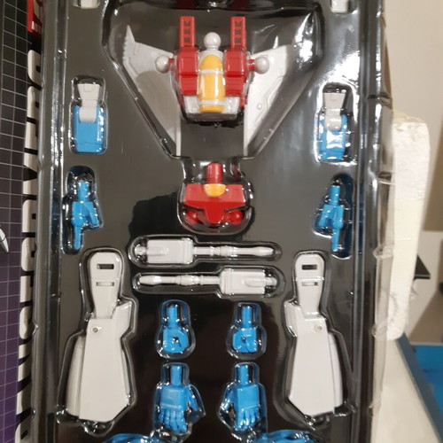 Starscream figure new, box slightly worn