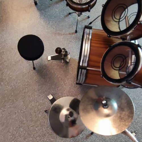 Miniature drum set like new, 8 pieces