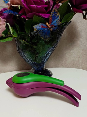 Tupperware Lemon Squeezer new