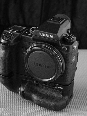 Fujifilm GFX 50s camera like new with battery pack and strap