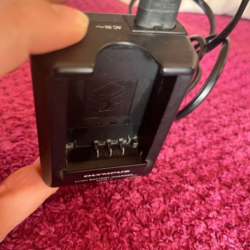 Olympus Li-ion Battery Charger BCS-1 like new