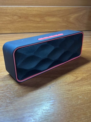 Bluetooth speaker like new, black and red with USB, TF, AUX ports