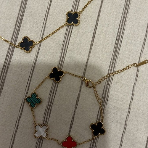Jewelry set like new, 1 necklace and 2 bracelets with Palestine colors