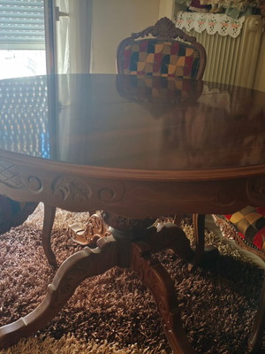 Neoclassical dining table with six chairs like new, extendable