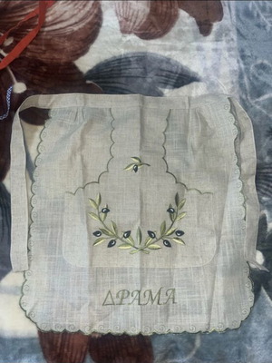 Kitchen aprons like new, one child painting and two kitchen
