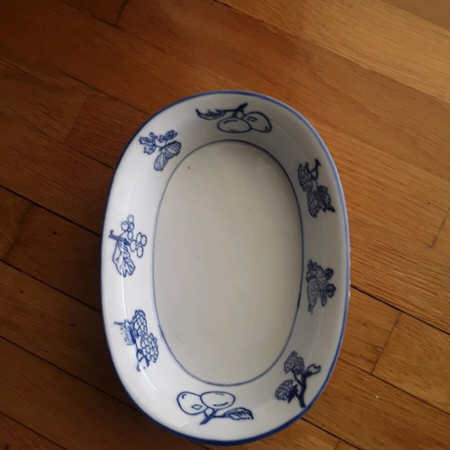 Serving bowls like new, set of 3 ceramic with rattan base
