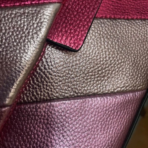 Метализирана чанта нова с етикети цветна crossbody