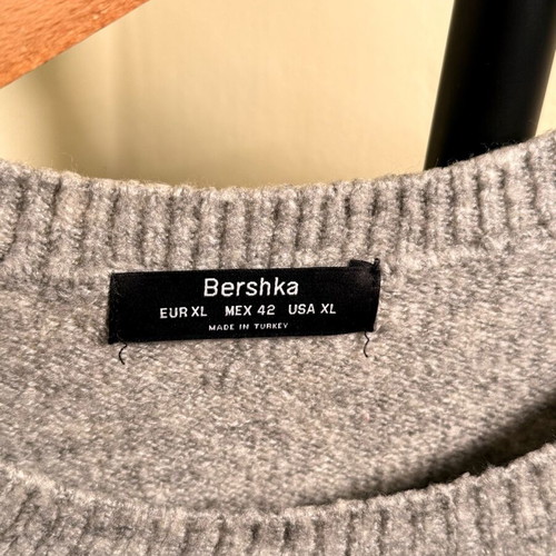 Long sweater Bershka in grey and white, like new