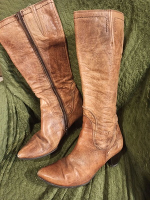 Leather boots size 37 like new, brown, 5.5 cm heel