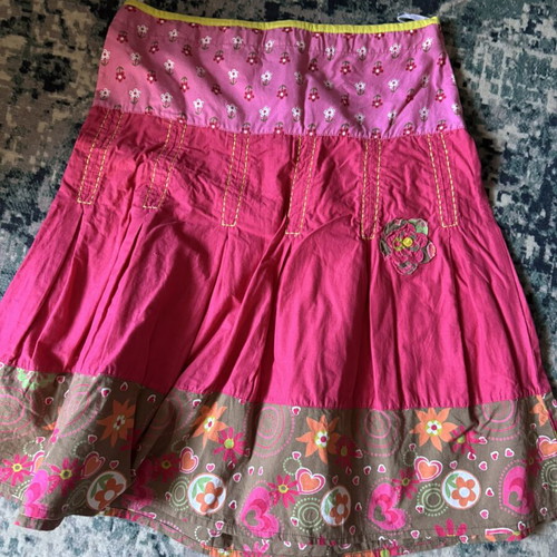 Skirt pink with floral and heart details like new, size M