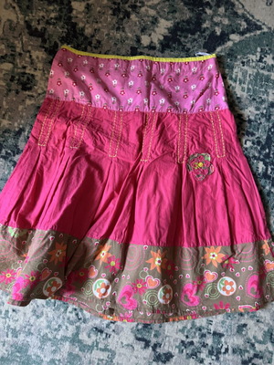 Skirt pink with floral and heart details like new, size M