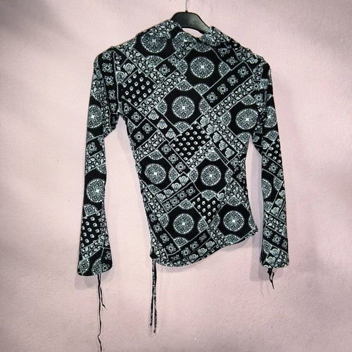 Y2K top with bell sleeves and side ruching like new