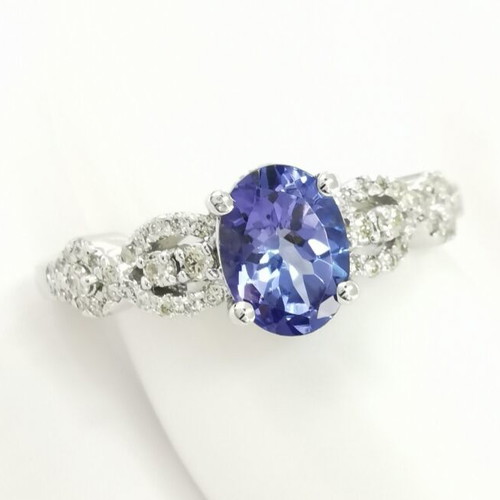 Tanzanite and diamond ring in 14 ct white gold, new