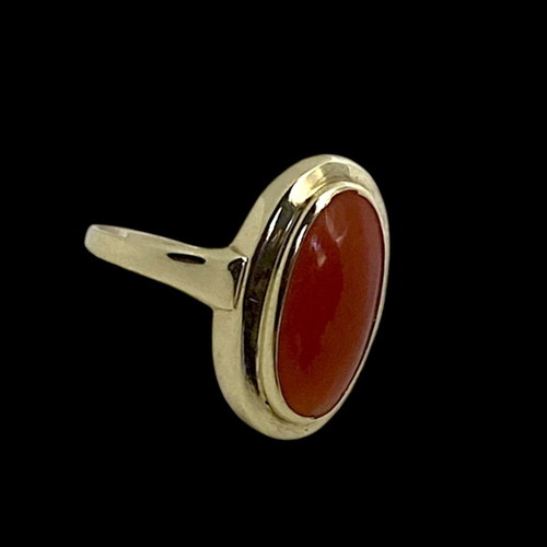 Gold ring with Mediterranean coral like new