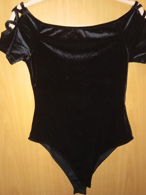 Women's black velvet bodysuit like new, size L