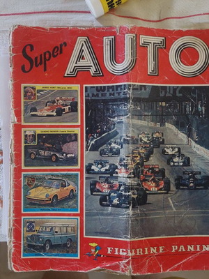 Super Auto Άλμπουμ Panini 1977 σε μέτρια κατάσταση με 27 χαρτάκια