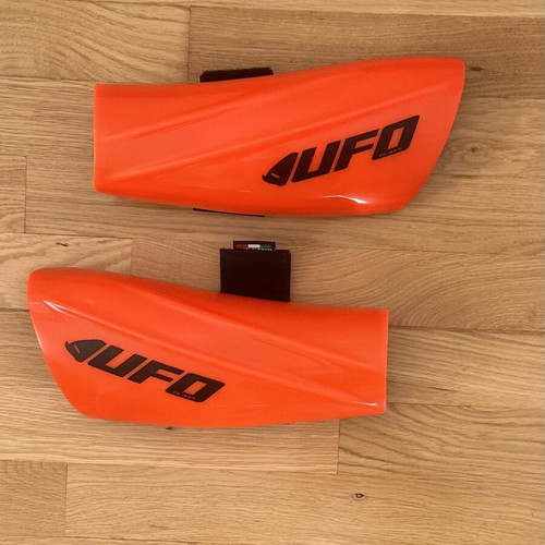 UFO elbow protectors for competitive skiing
