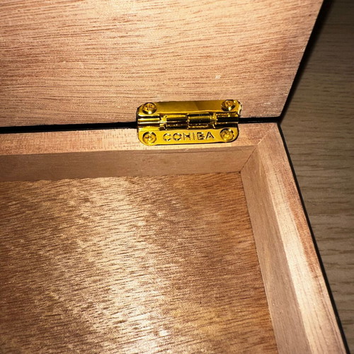 Cohiba Behike BHK 52 Empty Box like new with cedar and velvet case